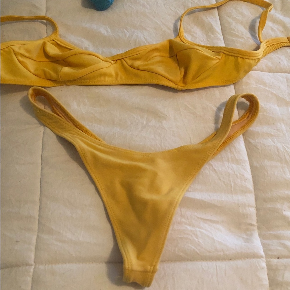 Sunny Yellow Women's Bikini Set - Minimal Scoop Top & High-Cut Bottom